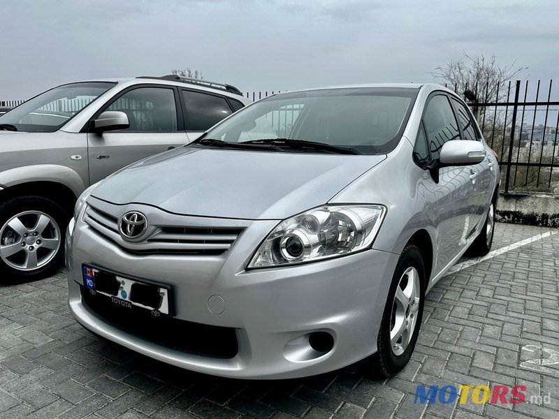 2012' Toyota Auris photo #1