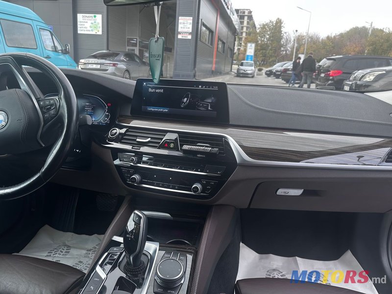 2019' BMW 5 Series photo #5