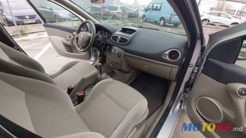 2009' Renault Clio photo #3