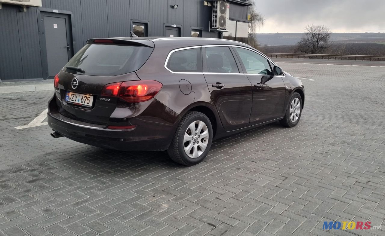 2012' Opel Astra photo #5