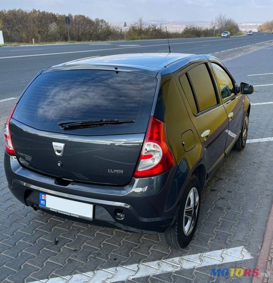 2009' Dacia Sandero photo #4