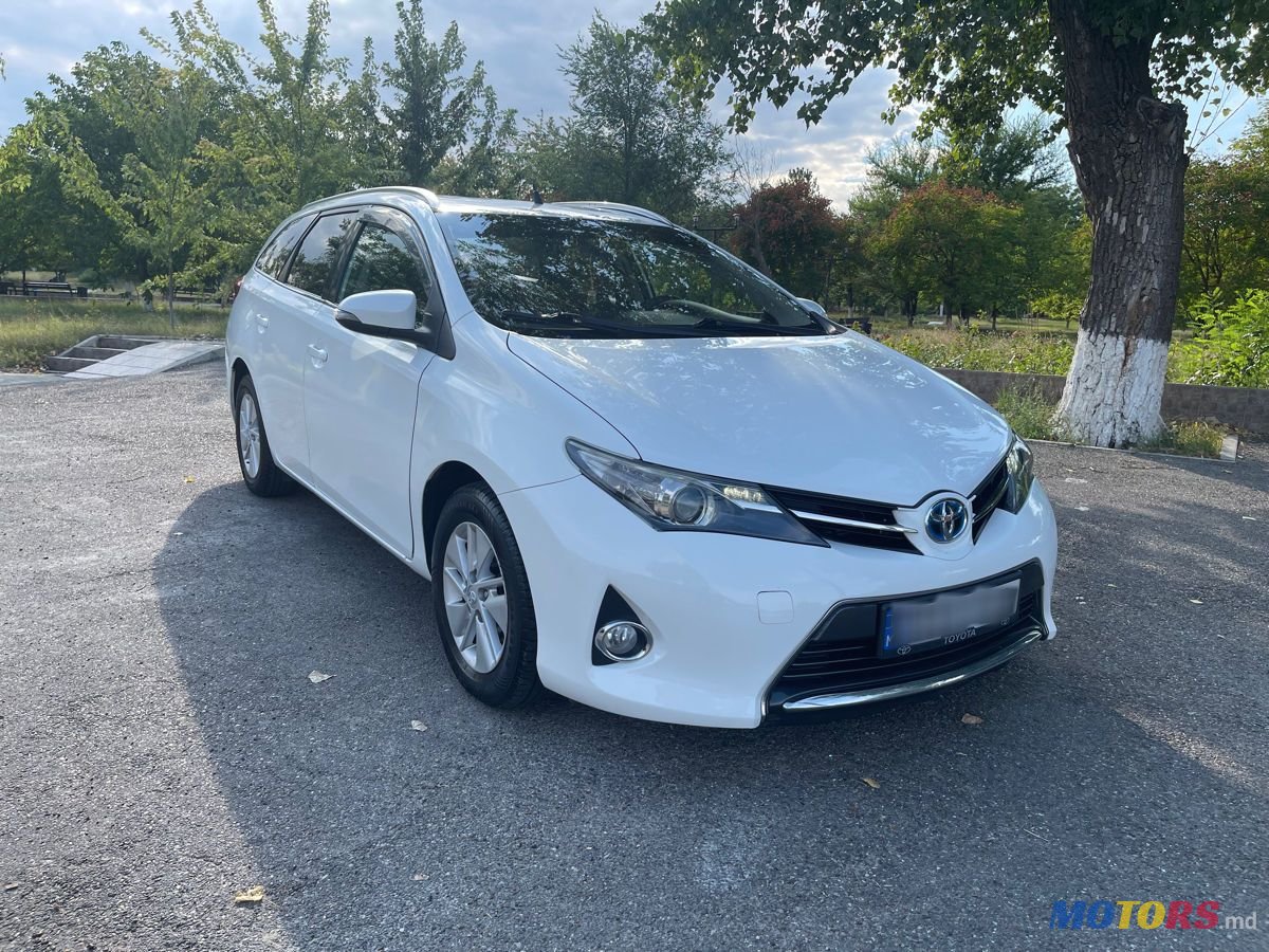 2013' Toyota Auris photo #4