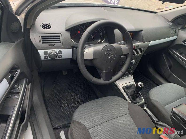 2005' Opel Astra photo #1