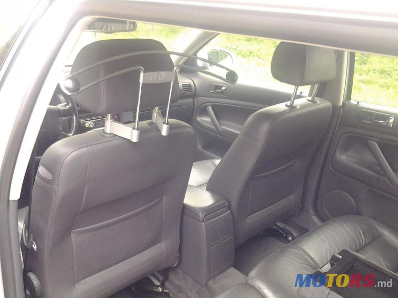 2005' Volkswagen Passat photo #7