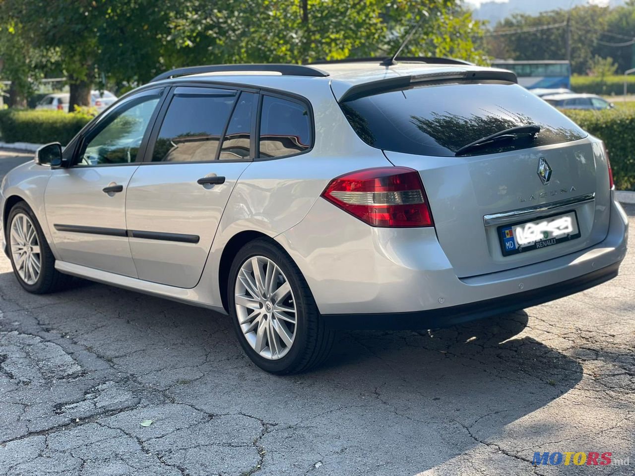 2008' Renault Laguna photo #1