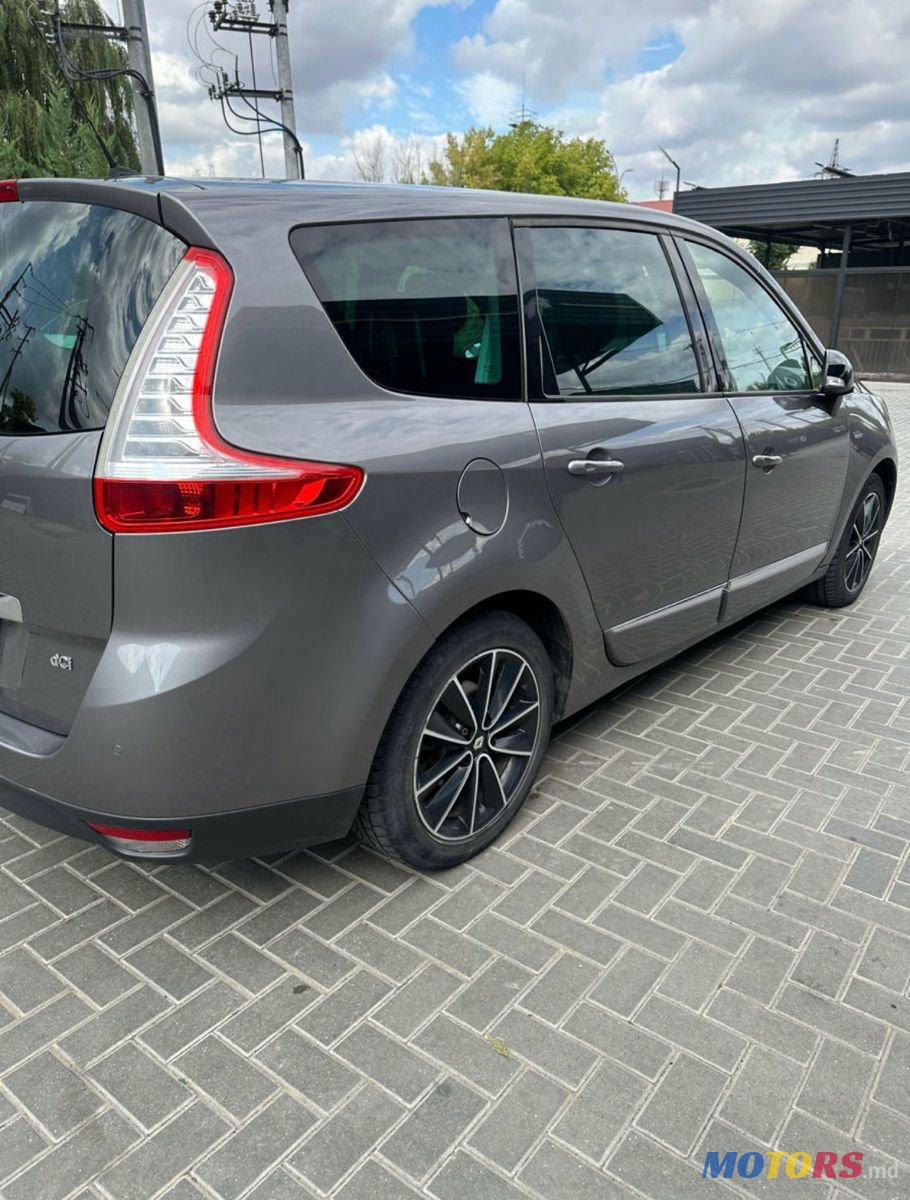 2012' Renault Grand Scenic photo #3