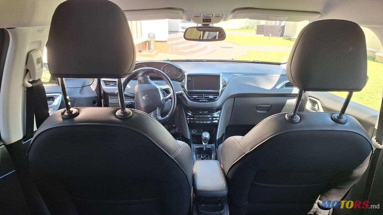 2019' Peugeot 2008 photo #3