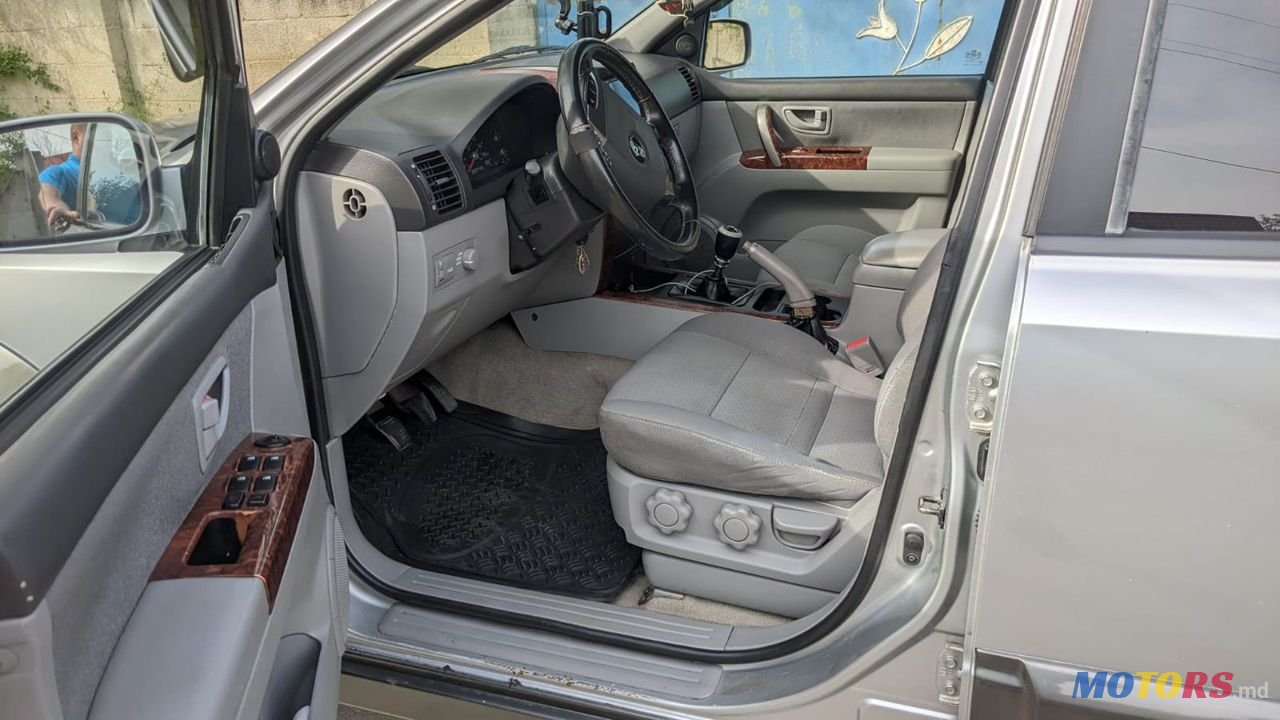 2004' Kia Sorento photo #5
