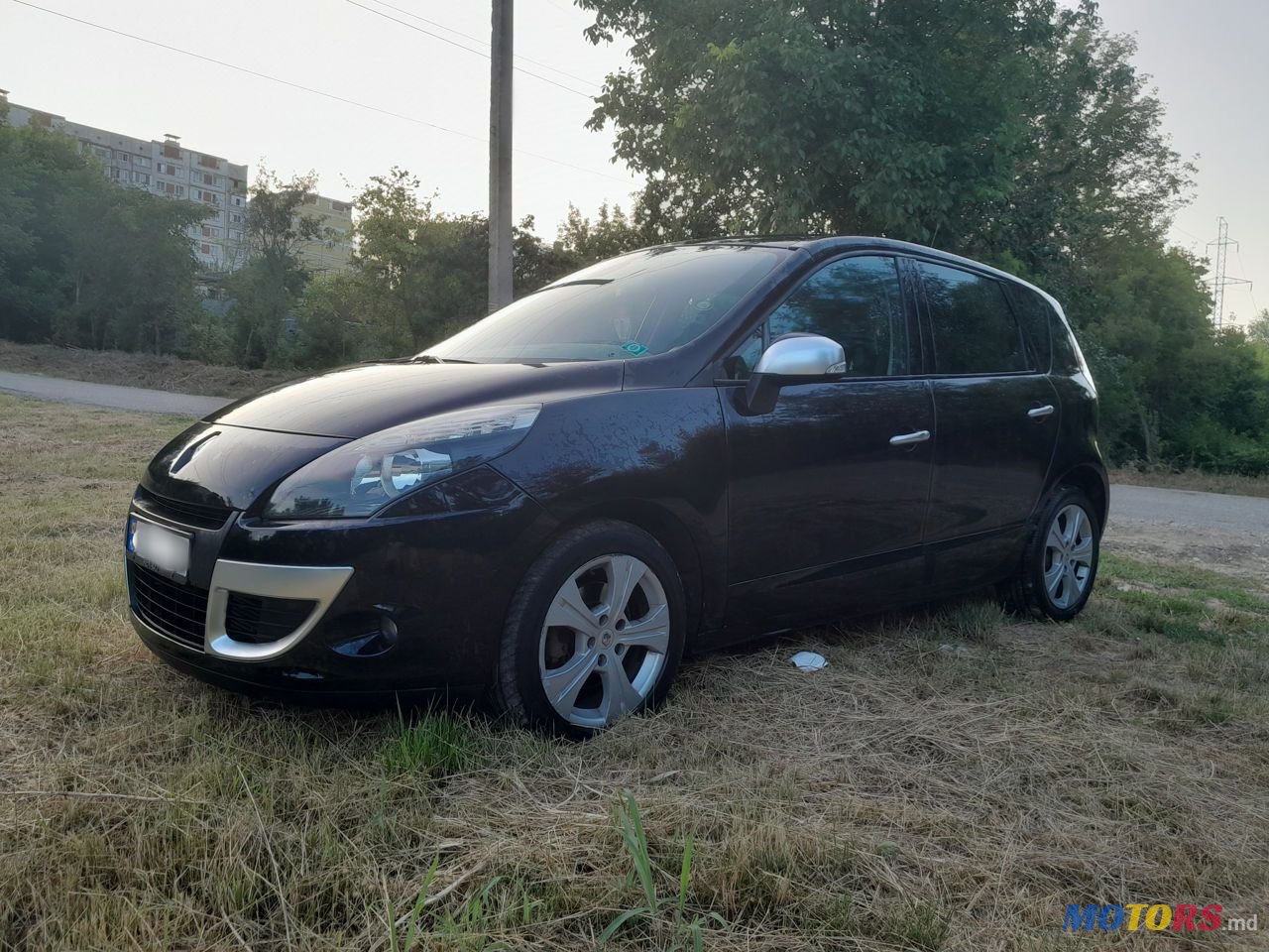 2011' Renault Scenic photo #1