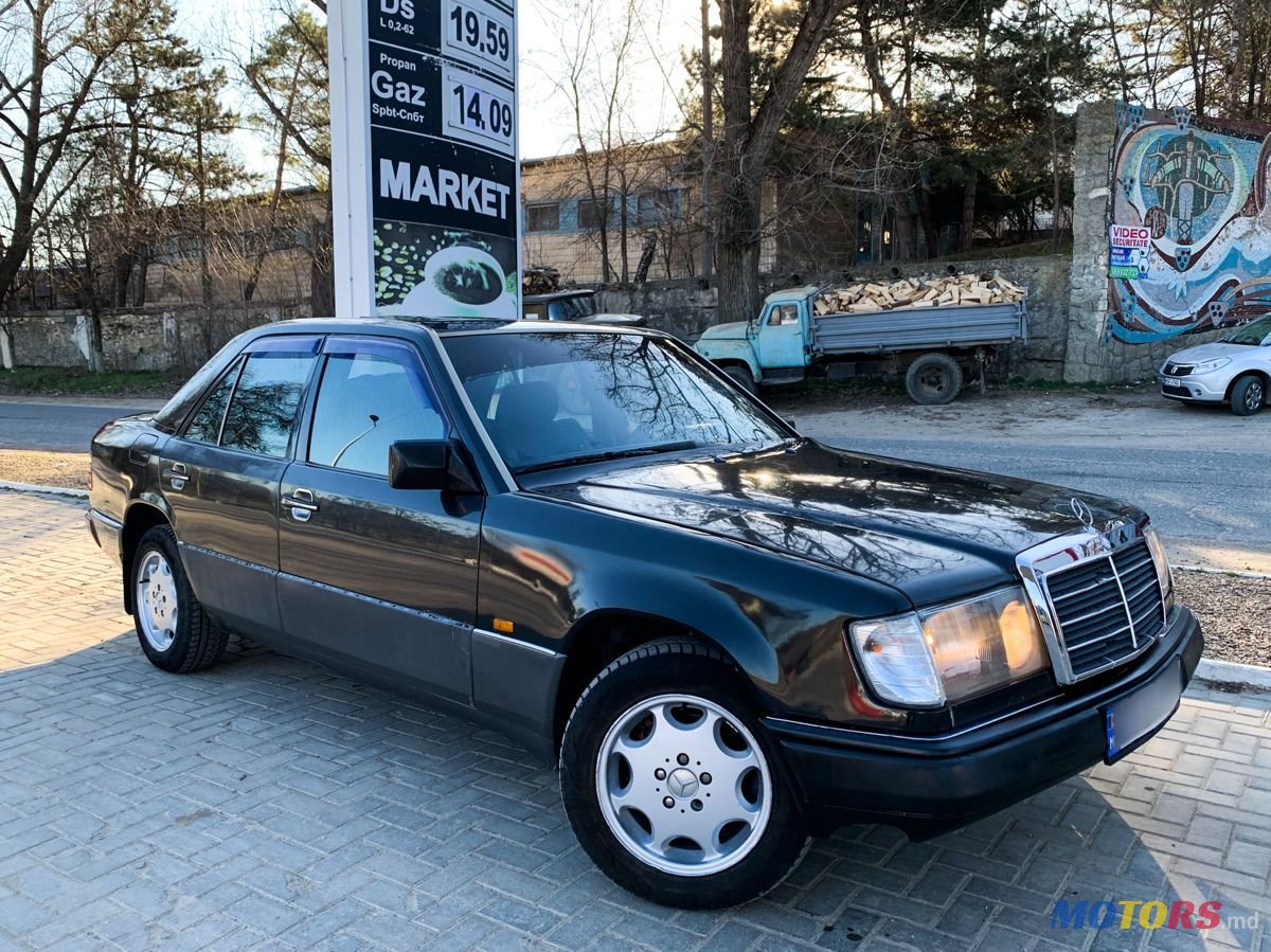 1993' Mercedes-Benz E-Class photo #2