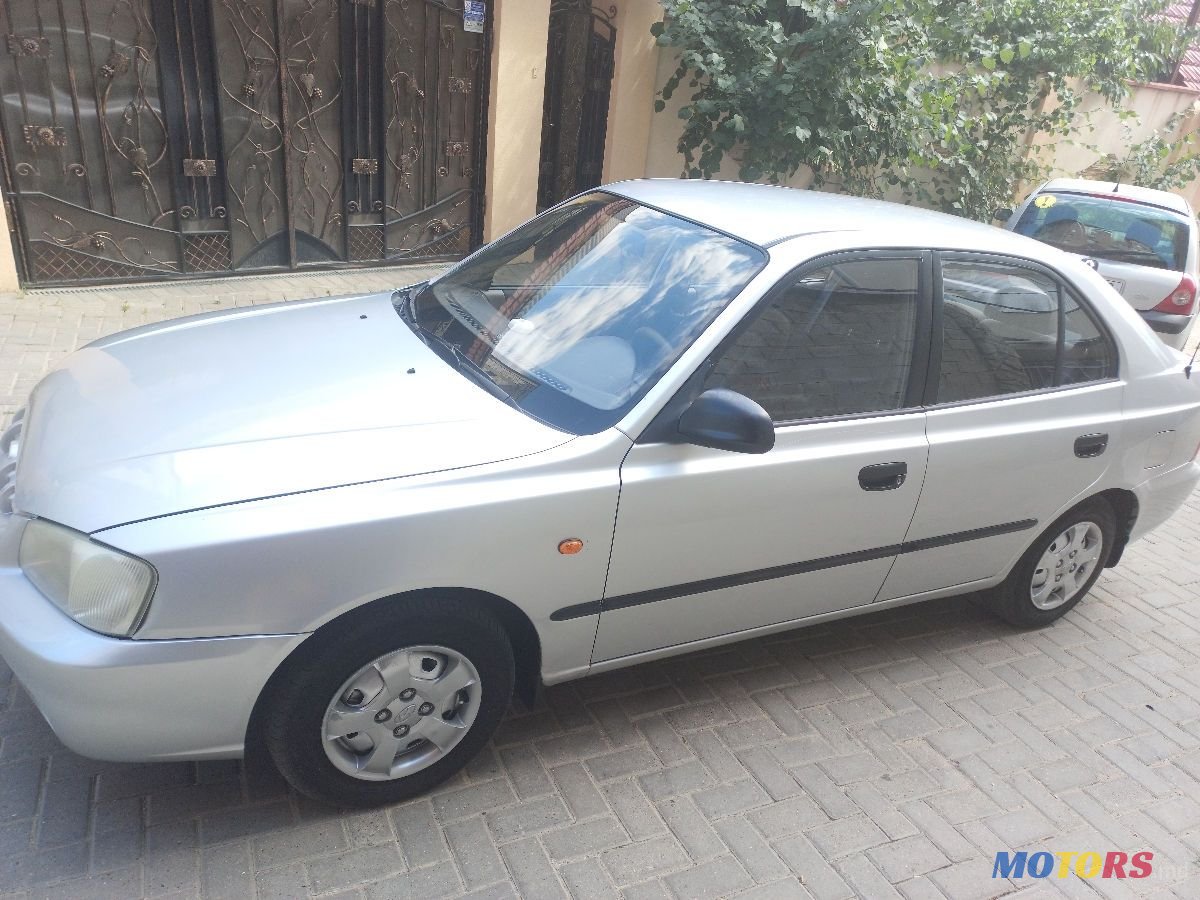 2002' Hyundai Accent photo #1