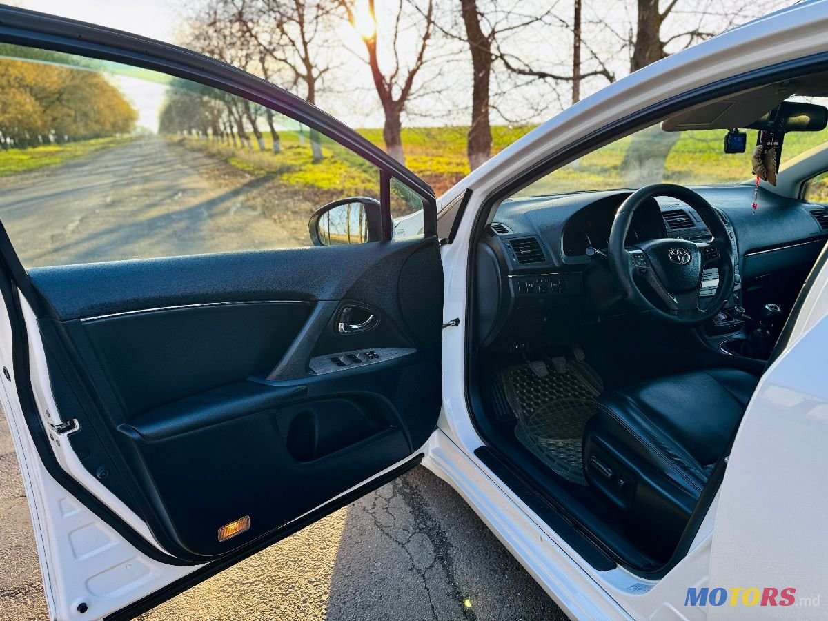 2011' Toyota Avensis photo #4