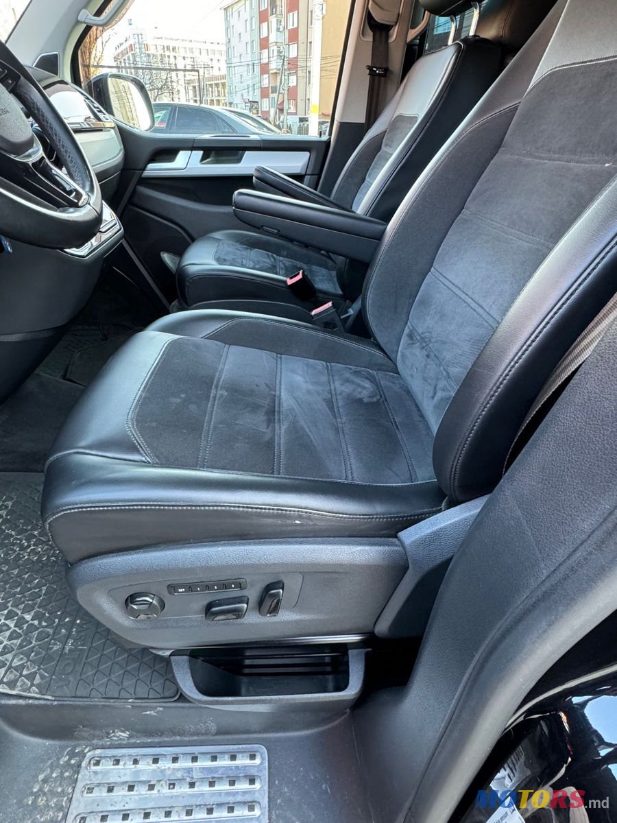 2016' Volkswagen Multivan photo #5