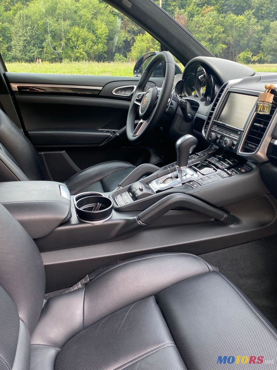 2015' Porsche Cayenne photo #5