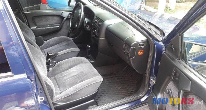 1995' Opel Vectra photo #1