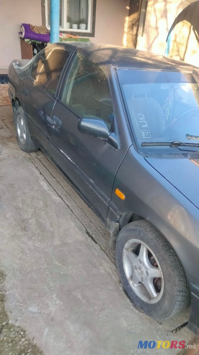 1992' Nissan Primera photo #2