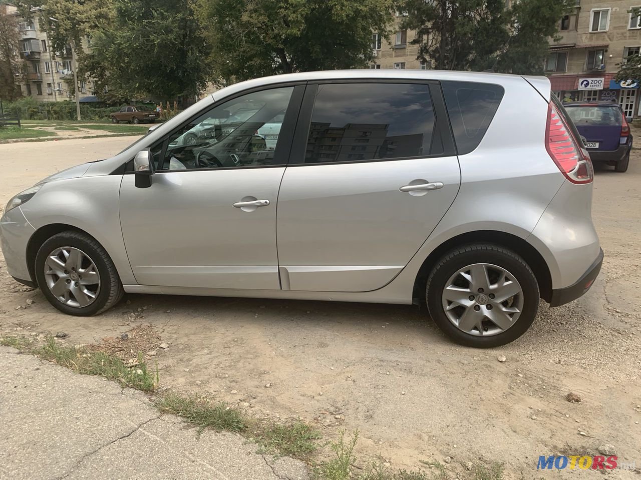2011' Renault Scenic photo #3