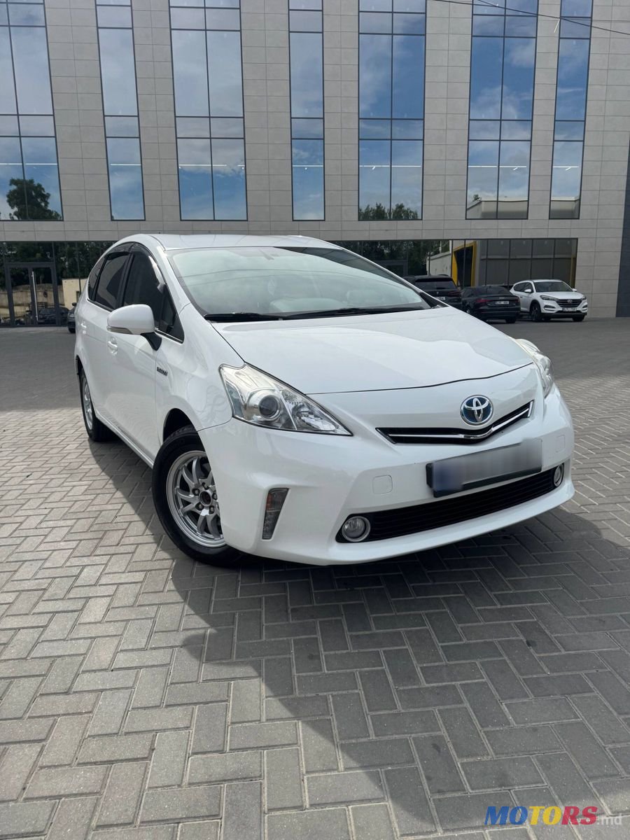 2015' Toyota Prius + photo #1