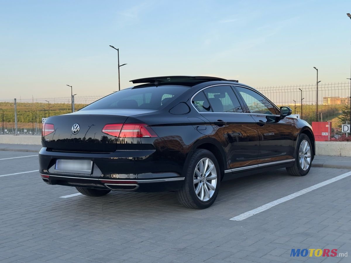 2015' Volkswagen Passat photo #5