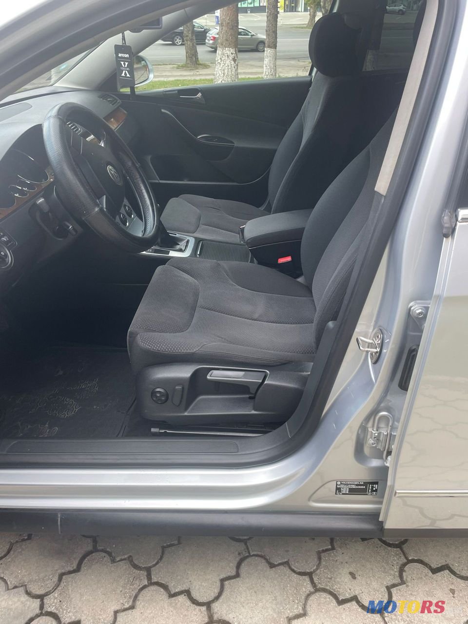 2008' Volkswagen Passat photo #6