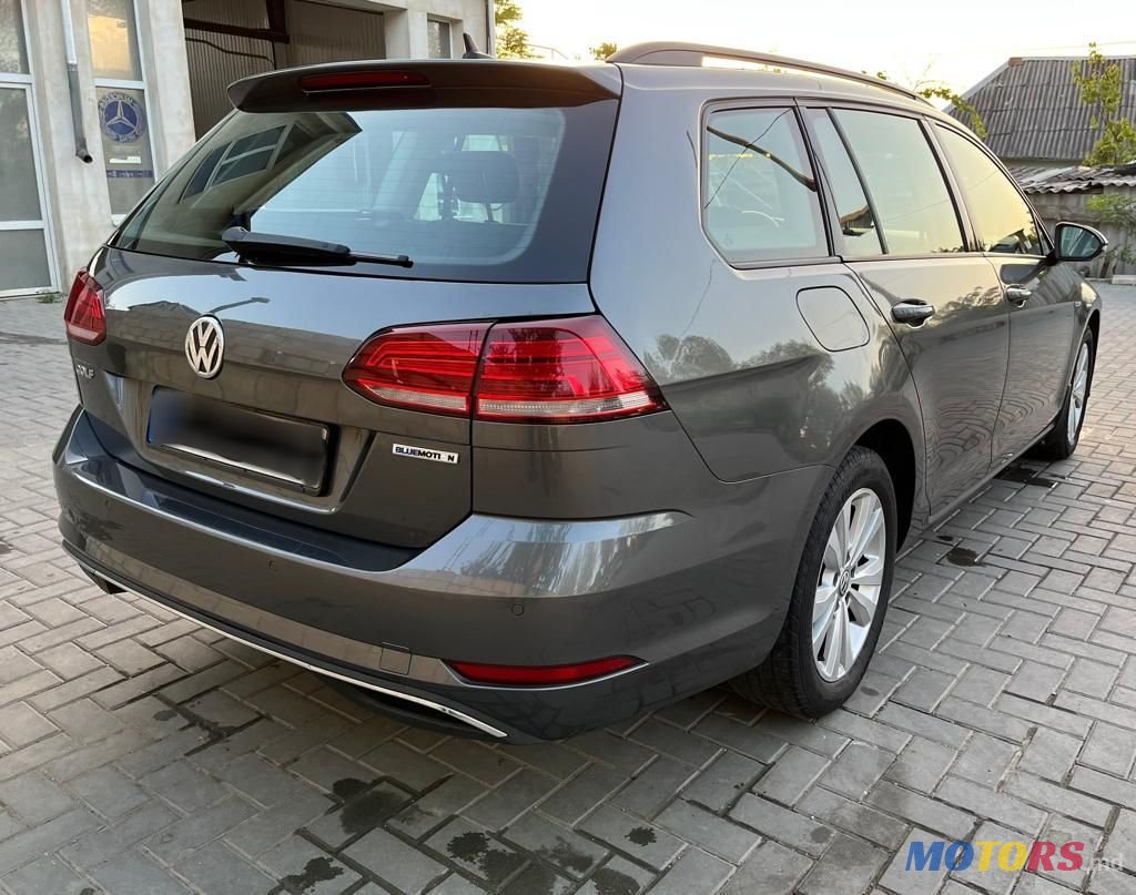 2019' Volkswagen Golf photo #4
