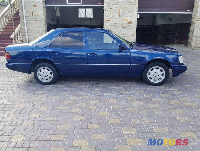 1991' Mercedes-Benz 124 photo #1