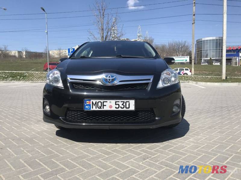 2011' Toyota Auris photo #2