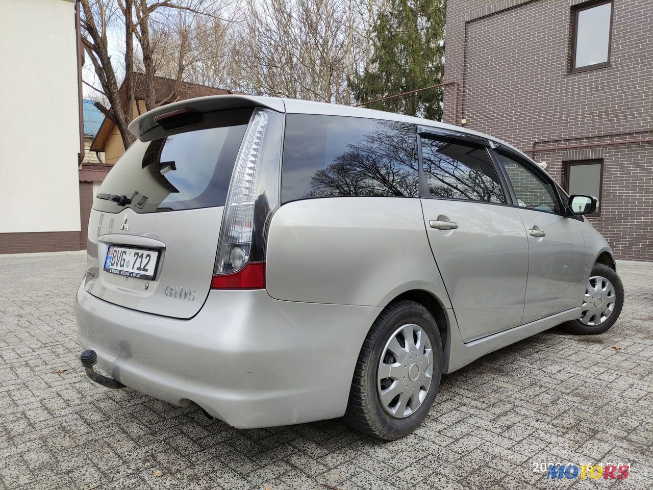 2008' Mitsubishi Grandis photo #2