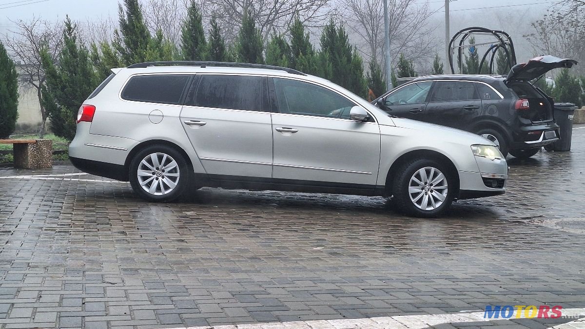 2010' Volkswagen Passat photo #5