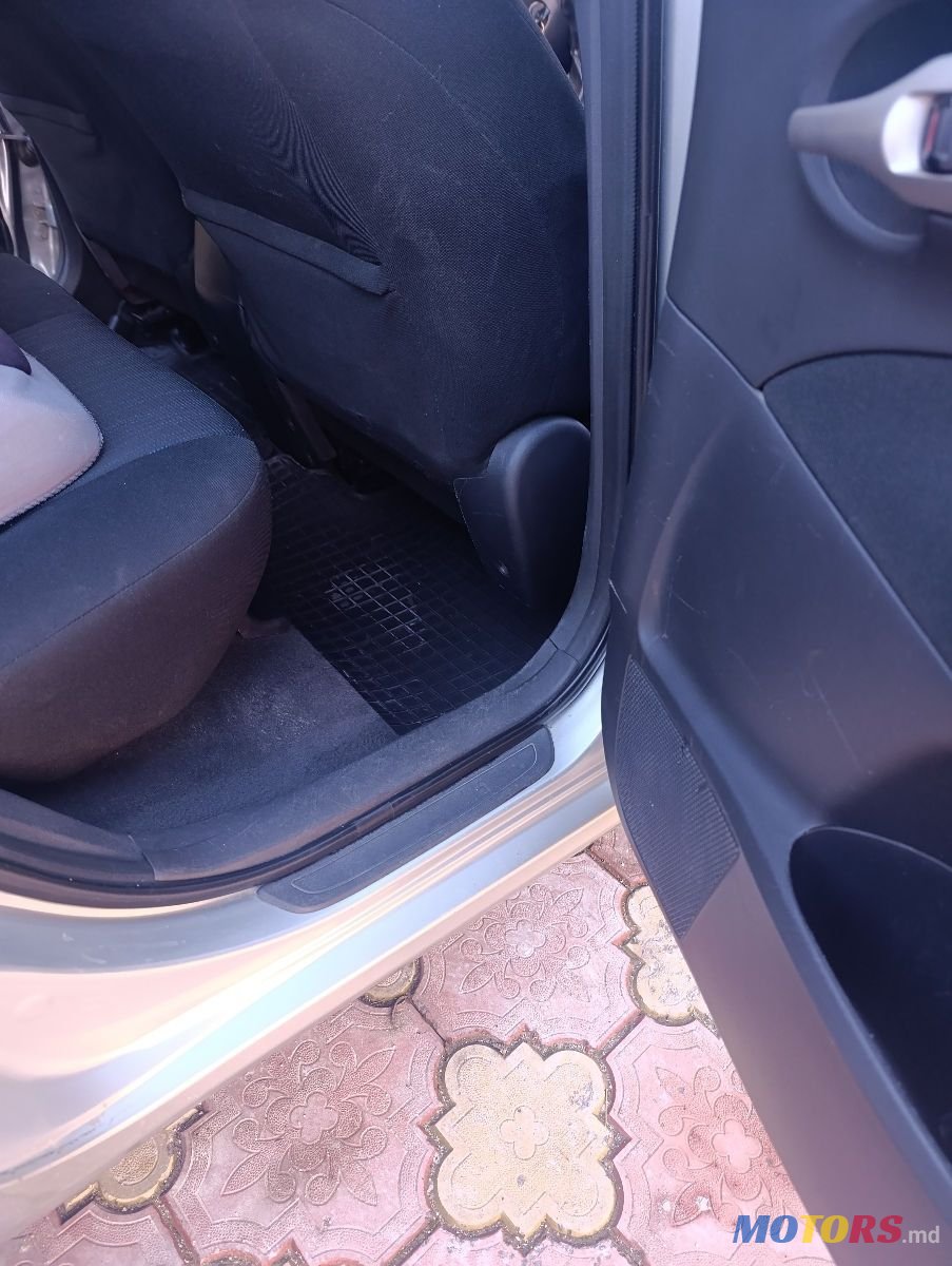 2008' Toyota Auris photo #4