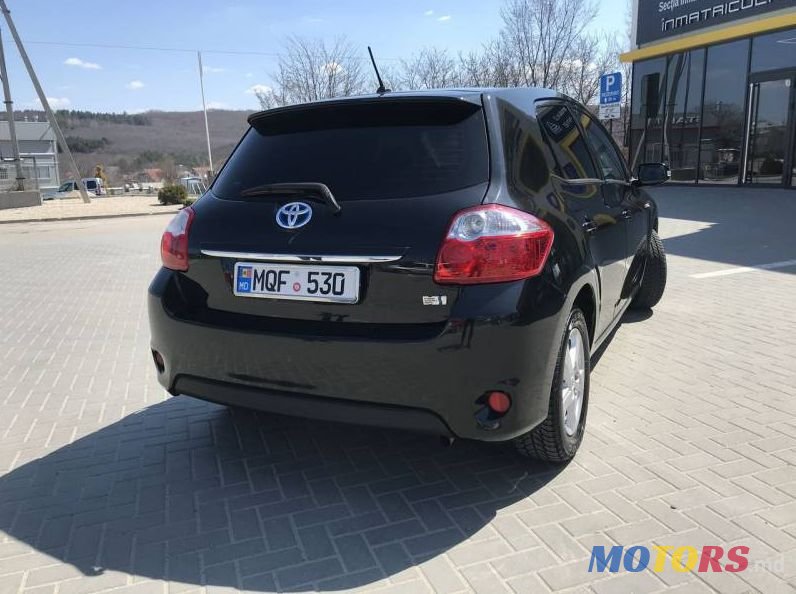 2011' Toyota Auris photo #1
