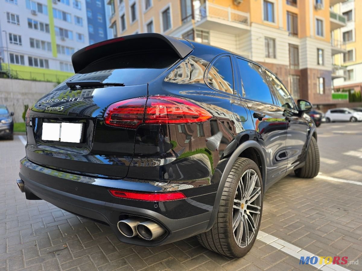 2016' Porsche Cayenne photo #2