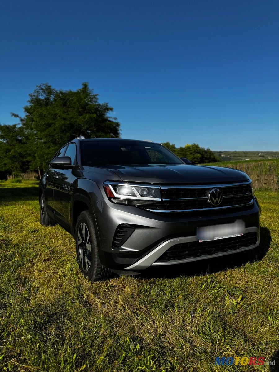 2020' Volkswagen Atlas photo #2