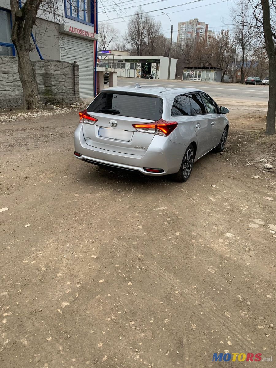 2015' Toyota Auris photo #4