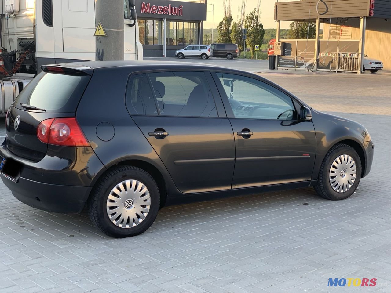 2005' Volkswagen Golf photo #6