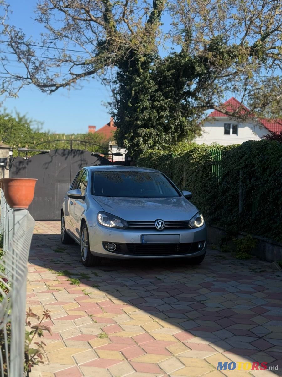 2011' Volkswagen Golf photo #1