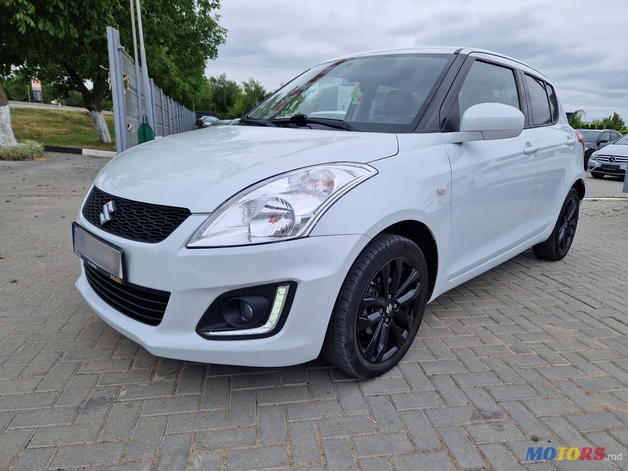 2016' Suzuki Swift photo #1