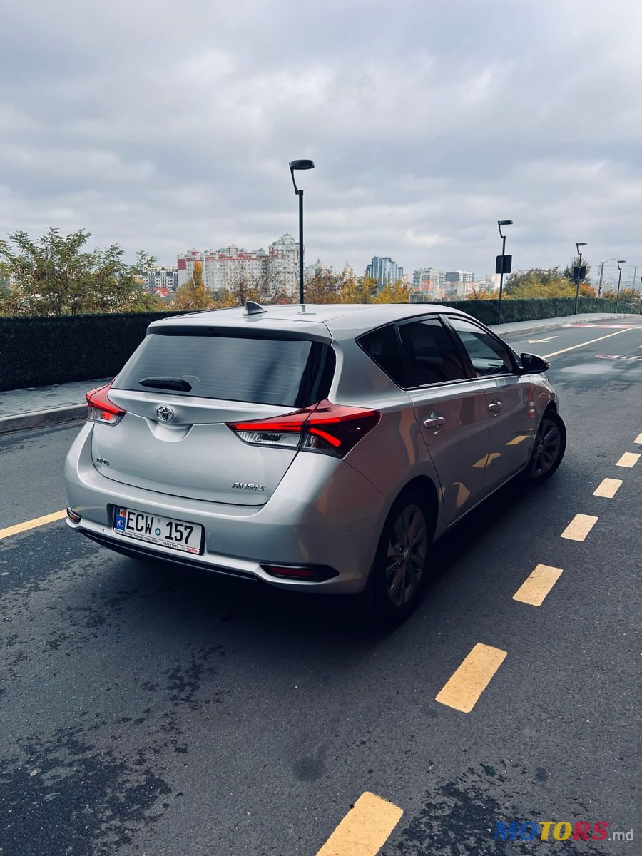 2015' Toyota Auris photo #3