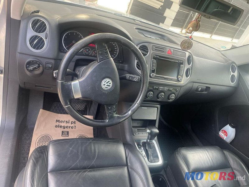 2009' Volkswagen Tiguan photo #2