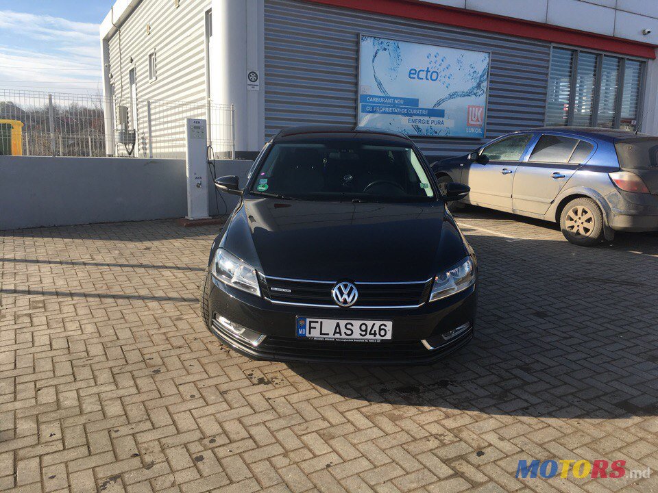 2011' Volkswagen Passat B7 bluemotion photo #1