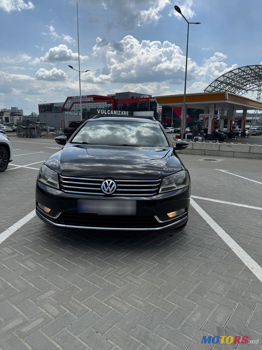 2012' Volkswagen Passat photo #2