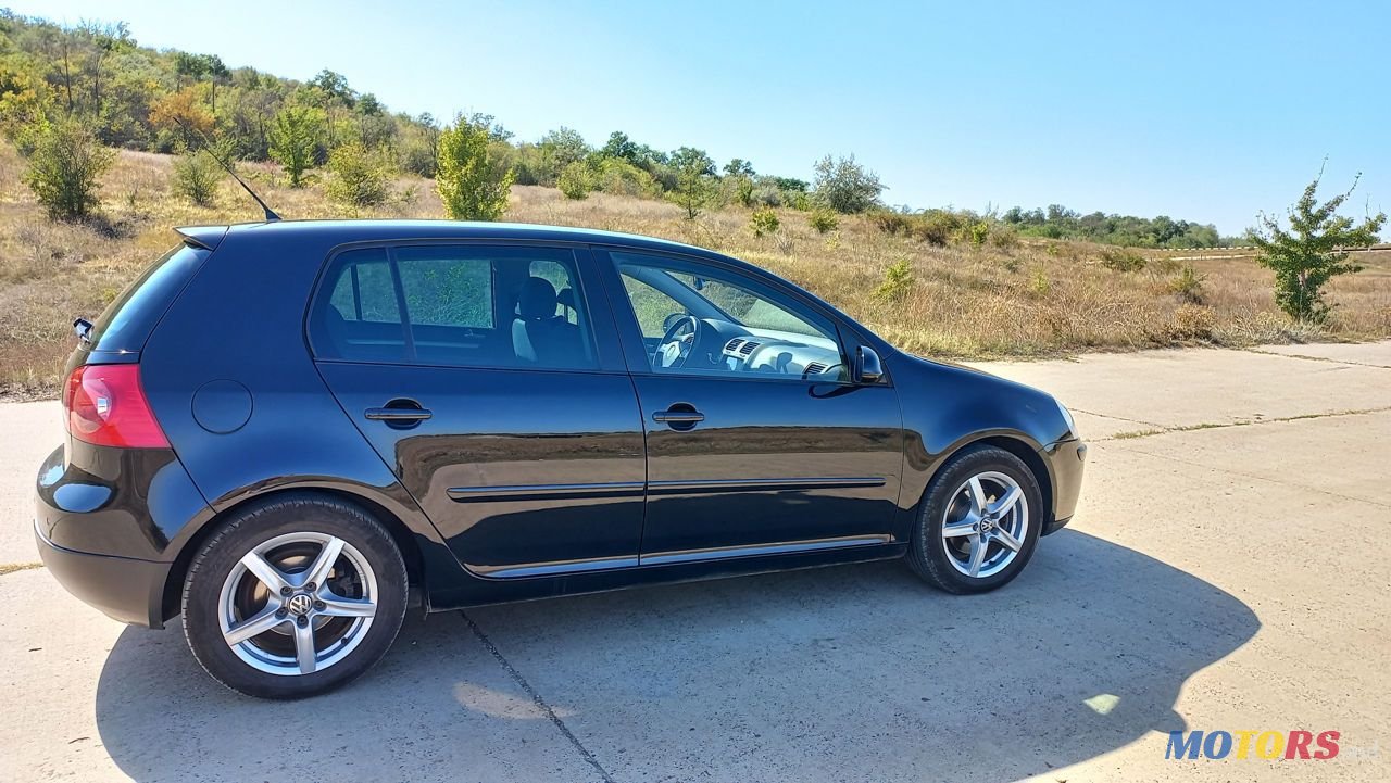 2008' Volkswagen Golf photo #3