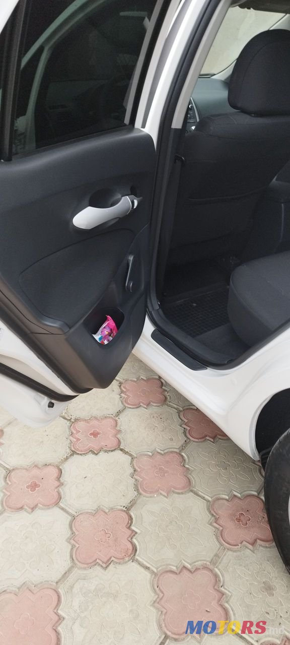 2010' Toyota Auris photo #5