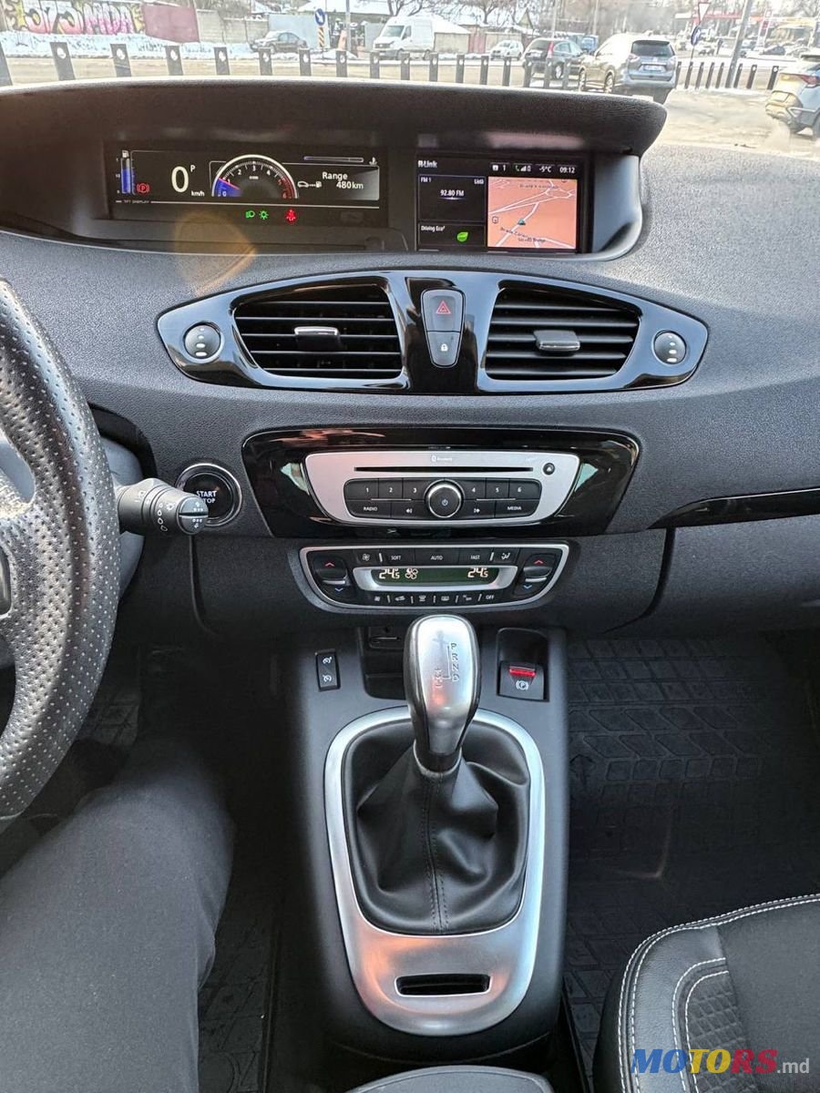 2015' Renault Scenic photo #6