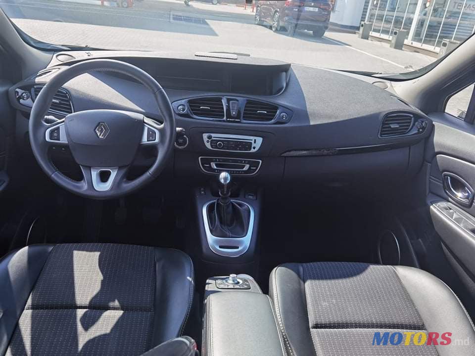 2012' Renault Scenic photo #5