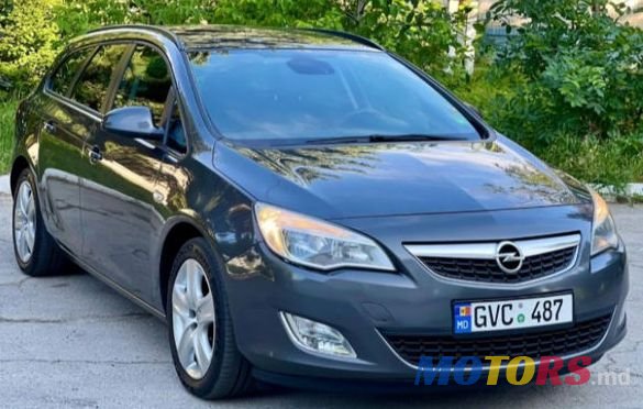 2011' Opel Astra photo #3