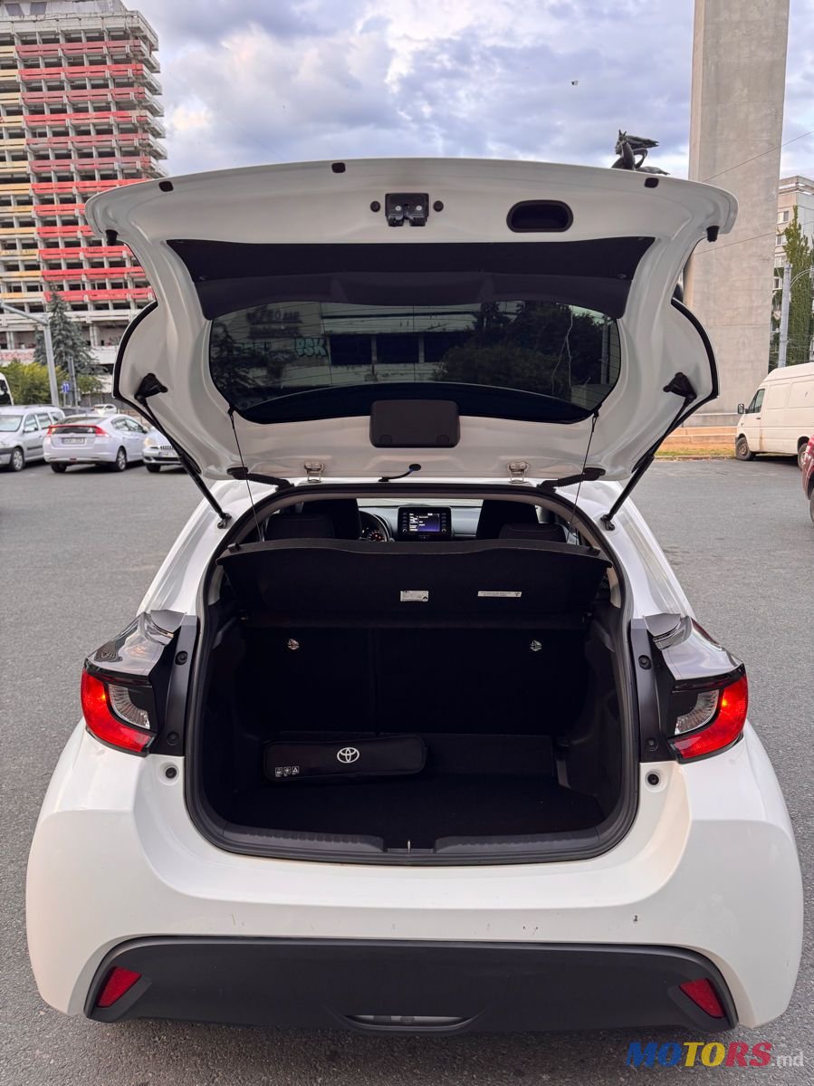 2022' Toyota Yaris photo #5