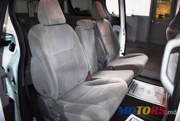 2017' Toyota Sienna photo #6