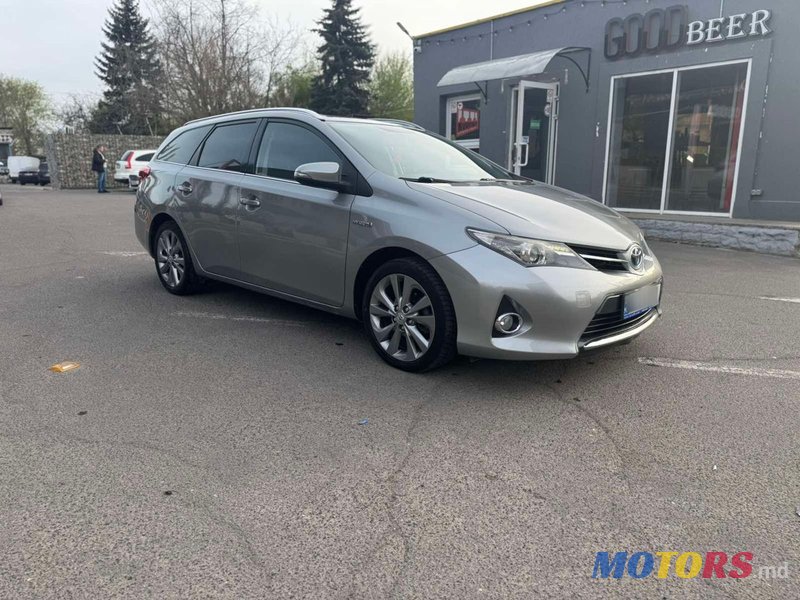 2014' Toyota Auris photo #3