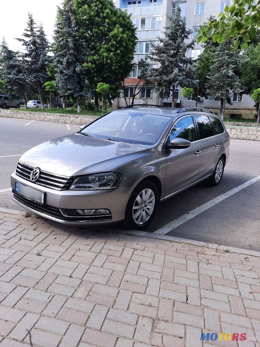 2012' Volkswagen Passat photo #2